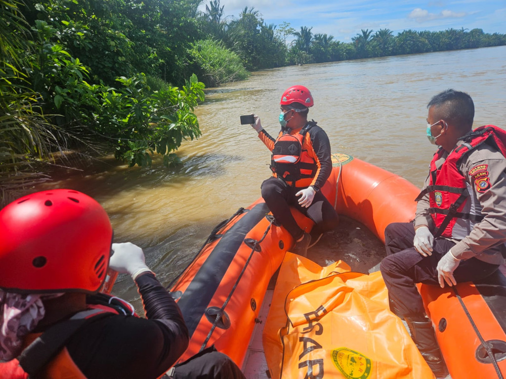 Evakuasi Penemuan Mayat di Aliran Sungai Lae Soraya Diduga Korban Hanyut dari Desa Suka Maju