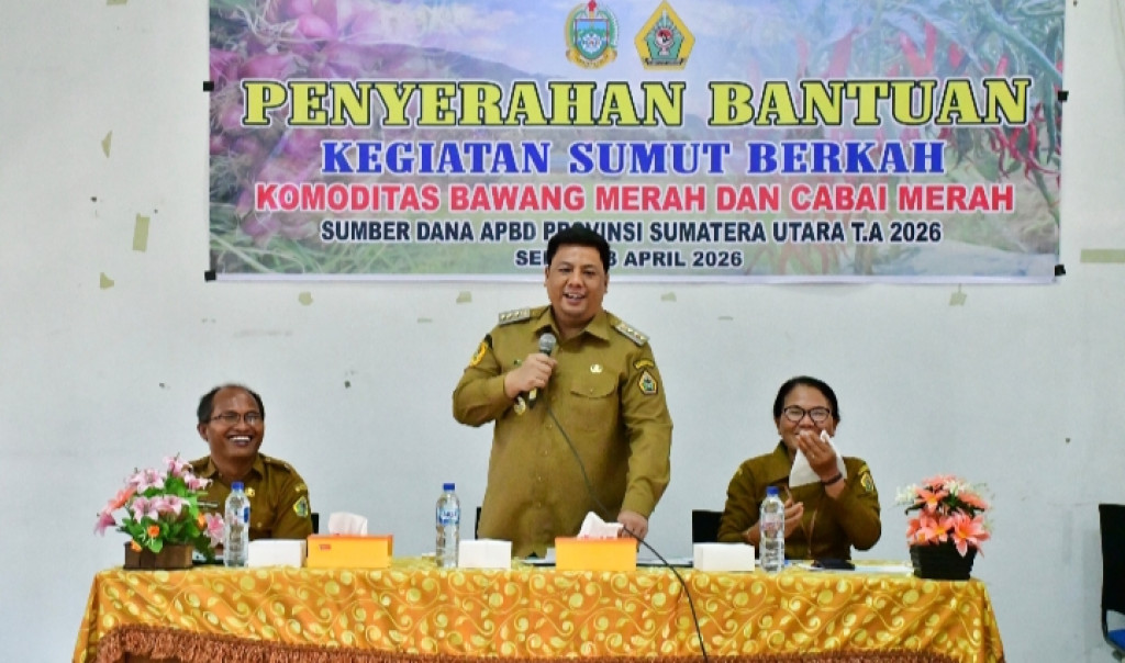 Guna Dukung Kemajuan Para Petani, Bupati Samosir Serahkan Bantuan Bibit Pengembangan Cabai dan Bawang Merah