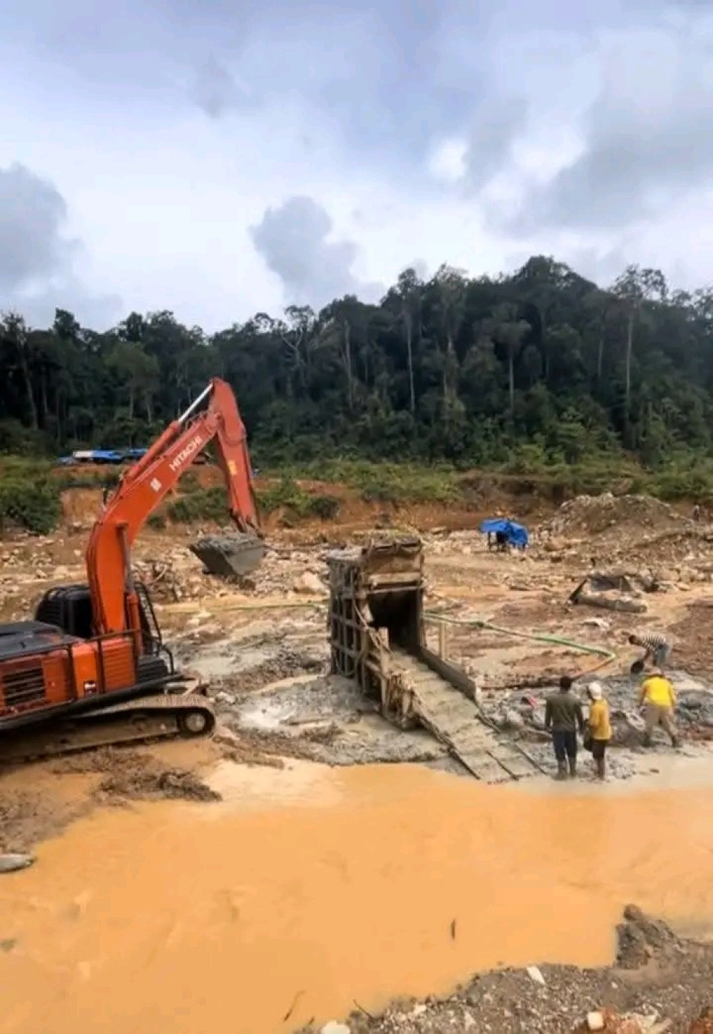 Inilah Dugaan Para Oknum Aparat TNI dan Polisi pada Tambang Emas Ilegal 200 Hektar di Way Kanan