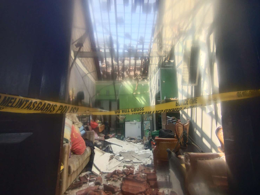 Insiden Ledakan Gas di Kota Depok, Atap Rumah Hancur Korban Terluka