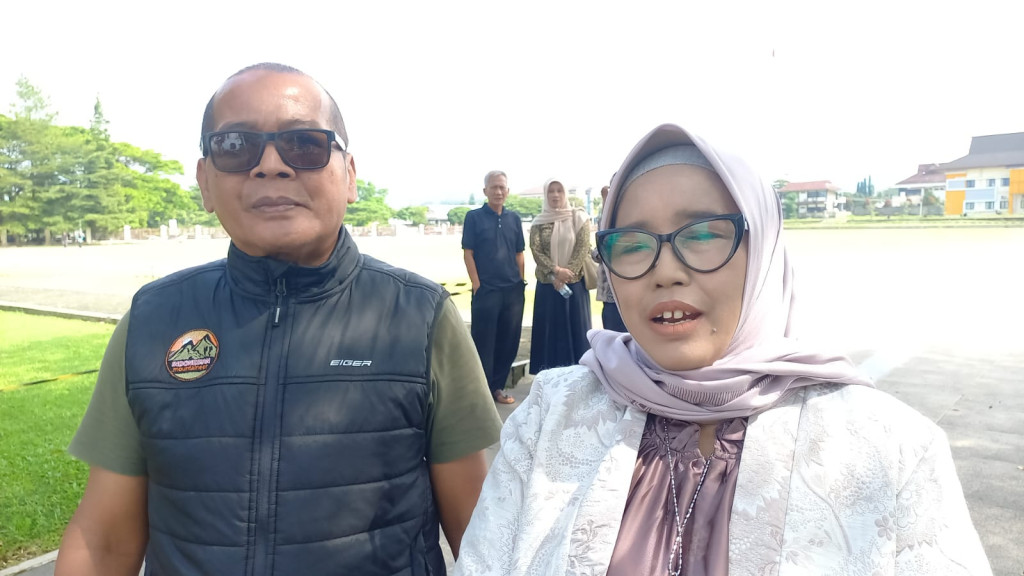 Kebahagiaan Orang Tua Warnai Pelantikan PNS di Sumedang