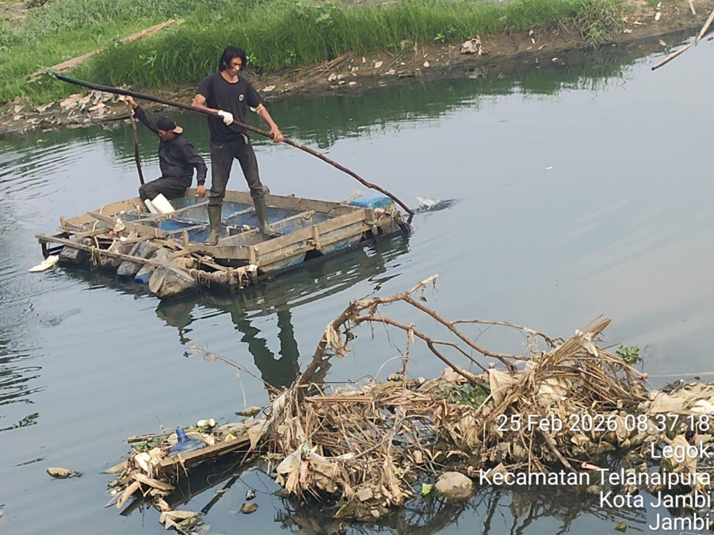 Kegiatan Rutin Masyarakat Peduli Danau Sipin: Potensi Wisata Dikepung 3 Ton Sampah Setiap Hari serta Minimnya Perhatian Pemerintah