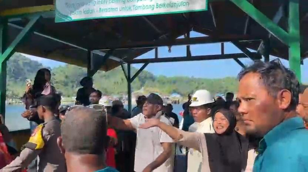 Kehilangan Itikad Baik! Presdir PT GAG Nikel dan PT Antam Kabur Diam-diam Saat Masyarakat Pulau Gag Ingin Berdialog