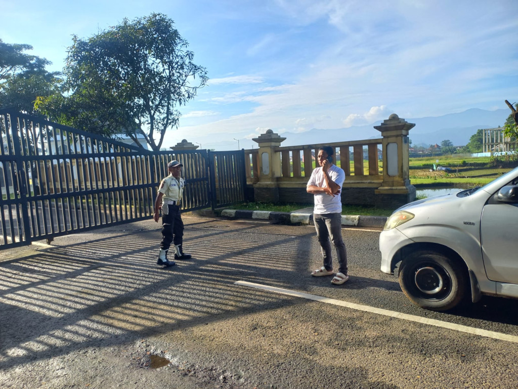 Kendaraan Dinas Pemda Sumedang Sempat Tertahan di Gerbang PPS, Ini Penjelasannya