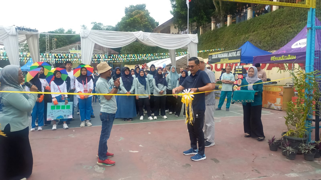 Kepala Dinas Pendidikan Sumedang Hadiri dan Berikan Pengarahan pada Ecowalk HUT ke-38 SMAN 2 Sumedang