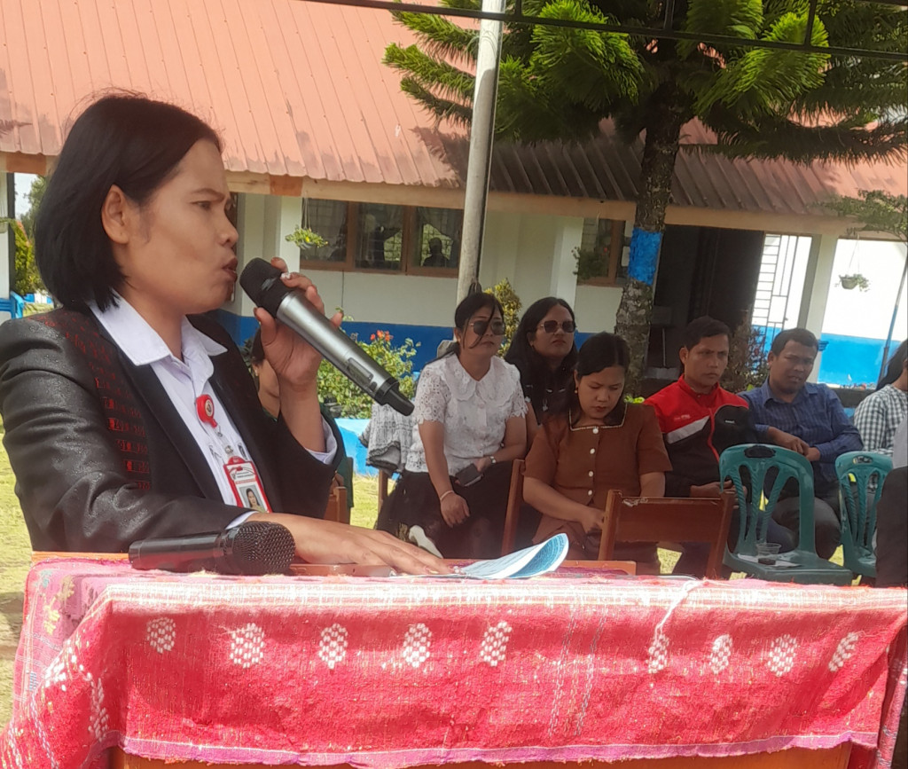 Kepala Sekolah UPT SMP Negeri 025 Siborutorop Memberikan Motivasi dan Pengarahan kepada Siswa Kelas IX