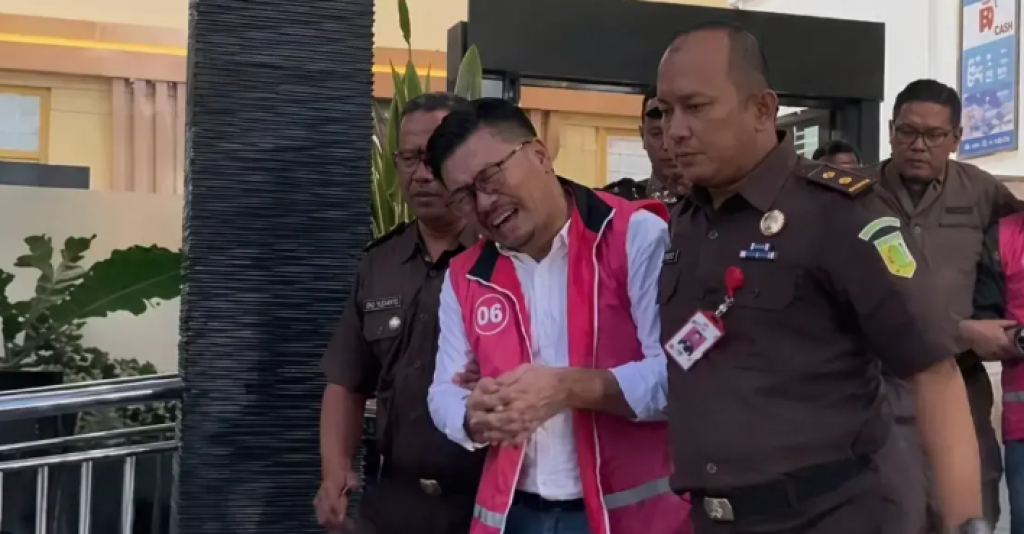 Ketua DPRD Magetan Jadi Tersangka Korupsi Rp 242 M, Menangis Saat Ditahan