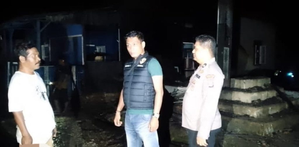 Korsleting Listrik Diduga Picu Kebakaaran Hebat, Tiga Rumah Ludes di Tapanuli Selatan