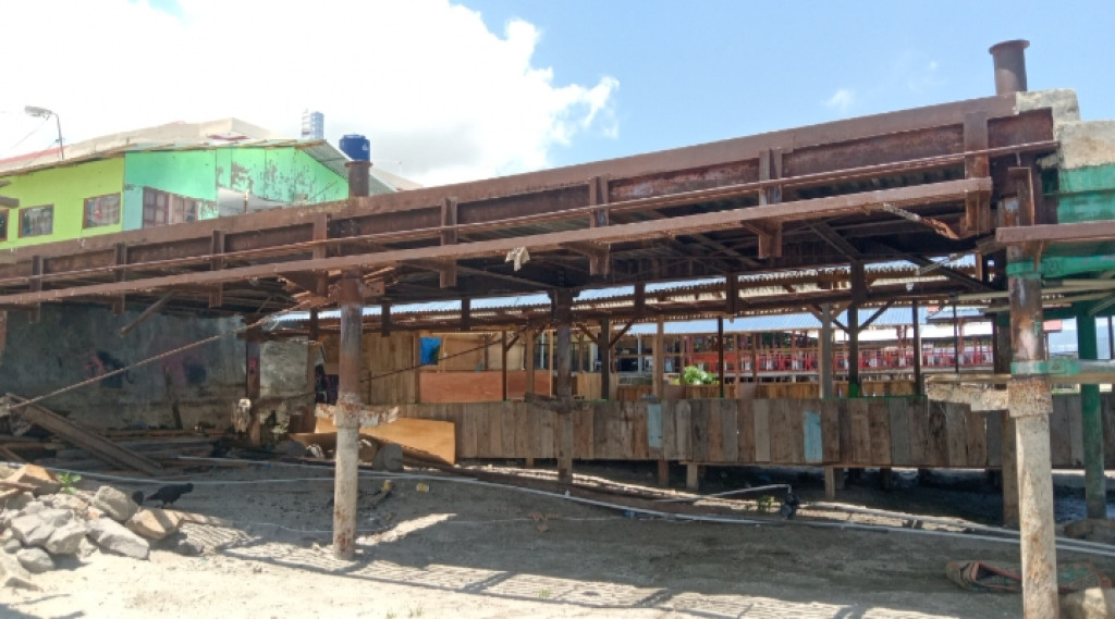 Lokasi Pasir putih Parbaba Mulai Kelihatan Kumuh Dengan Banyak Nya Bangunan Yang Kurang Di Tata