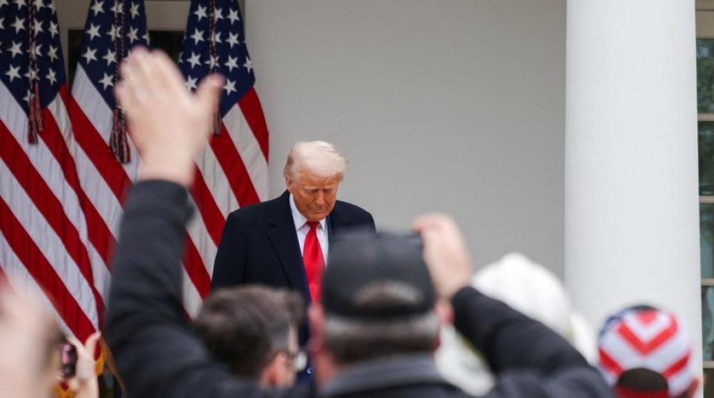 Minta Teheran Telepon AS, Trump Mendadak Lunak ke Iran