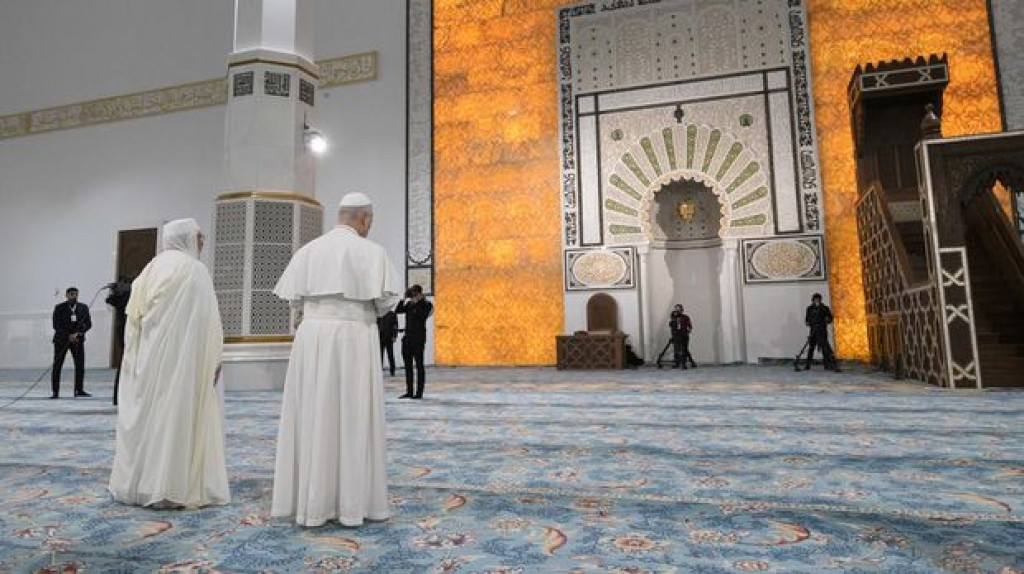 Momen Paus Leo di Aljazair, Ucap Salam Islam hingga Masuk Masjid