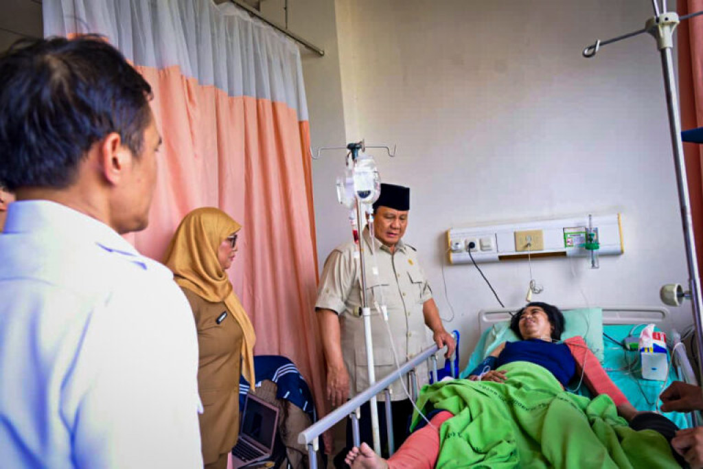 Pagi-Pagi Presiden Prabowo Jenguk Korban Tabrakan KA di RSUD Bekasi