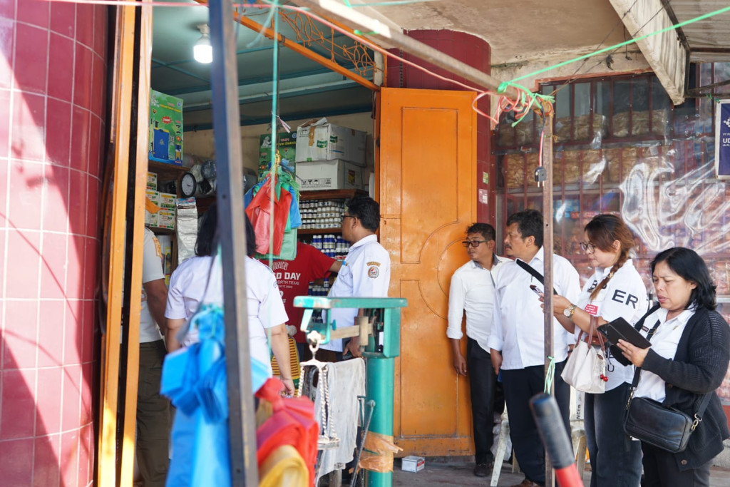 Pemerintah Kabupaten Tapanuli Utara Monitoring Langsung Harga Pupuk Bersubsidi ke Pasar Tarutung