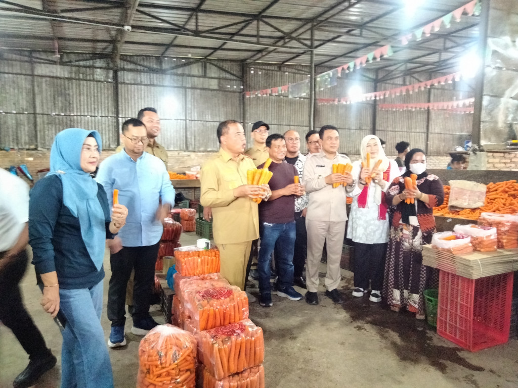 Pemkab Karo dan Pemkot Palangkaraya Tanda Tangani Perjanjian Kerjasama dan Tinjau Gudang Penampungan Hasil Tani