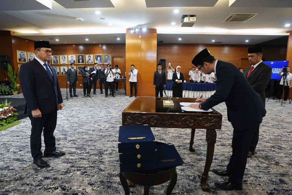 Penyegaran Layanan Bidang Perdagangan, Mendag Busan Lantik 22 Pejabat Kemendag