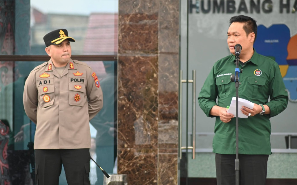 Perkuat Sinergi dan Kepatuhan Pajak, Bupati Humbahas Beri Arahan Pada Apel Gabungan di Halaman MPP Doloksanggul