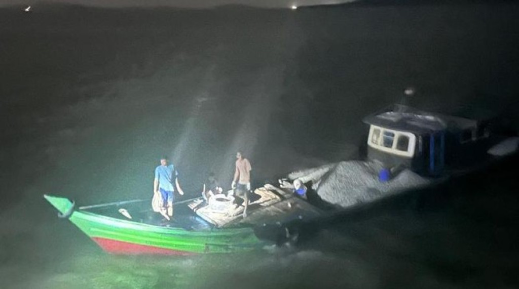 Perompak Batu Granit di Selat Geram Riau Ditangkap Kapal Perang RI
