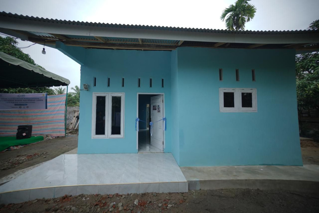 PLN Sumut Bedah Rumah & Beri Ternak Kambing di Langkat