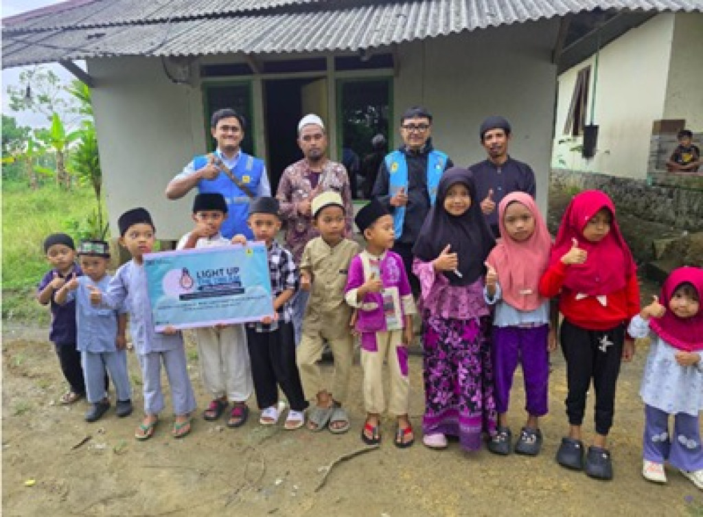 PLN Terangi Masjid di Pelosok Cianjur, Ibadah Jadi Lebih Nyaman