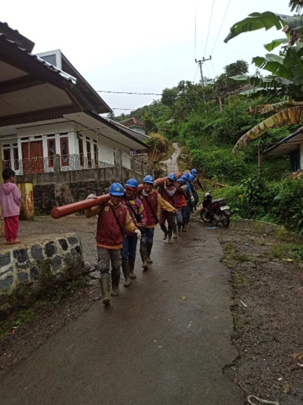 PLN UP3 Sukabumi Percepat Elektrifikasi Desa, Dorong Ekonomi Warga