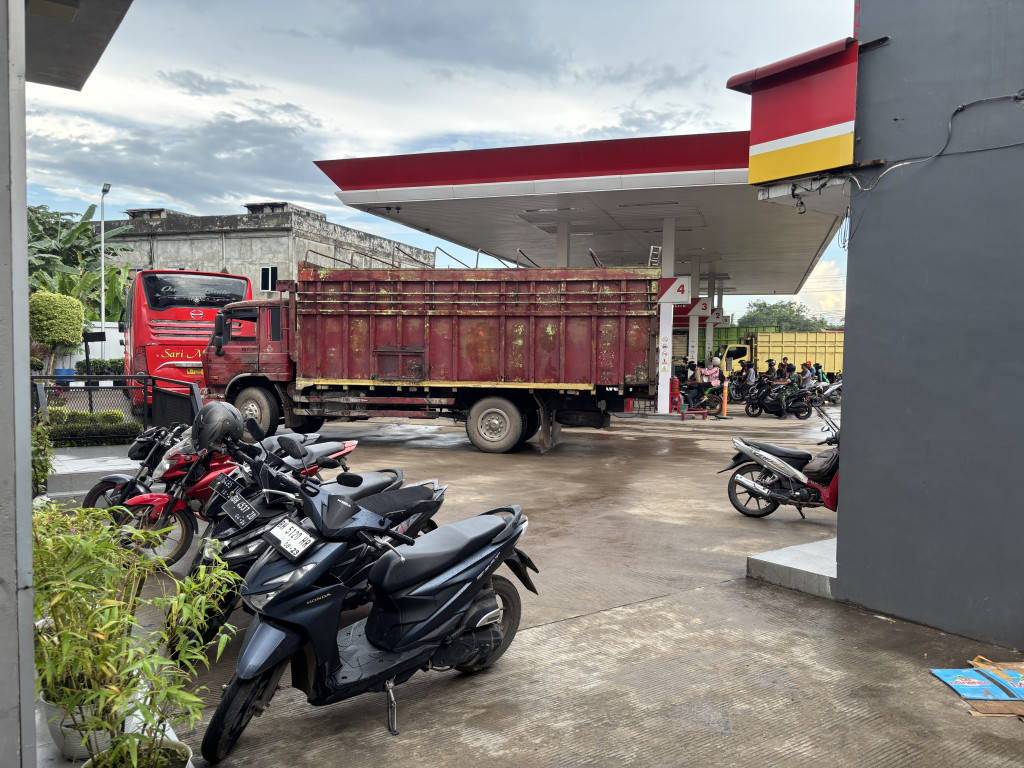 Polda Jambi Tangkap Pelangsir dan Operator SPBU  Lubuk Landai, Mirisnya SBPU Baganpete Di Kota Jambi ini Diduga Layani Pelangsir BBM Subsidi