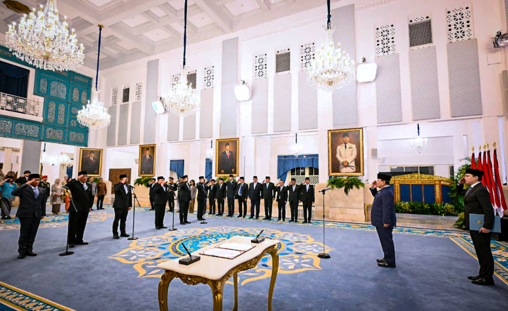 Prabowo Lantik Hanif Faisol Nurofiq, Mohammad Jumhur Hidayat, dan Hasan Nasbi