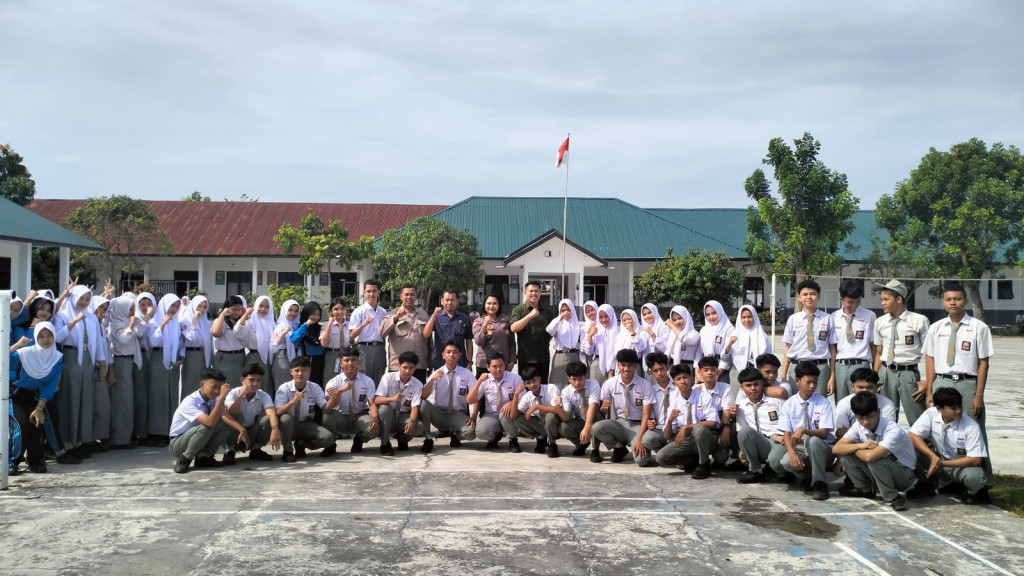 Program "Go To School"  Sat Binmas Polres Binjai Ajak Pelajar Tidak Terlibat Kenakalan Remaja