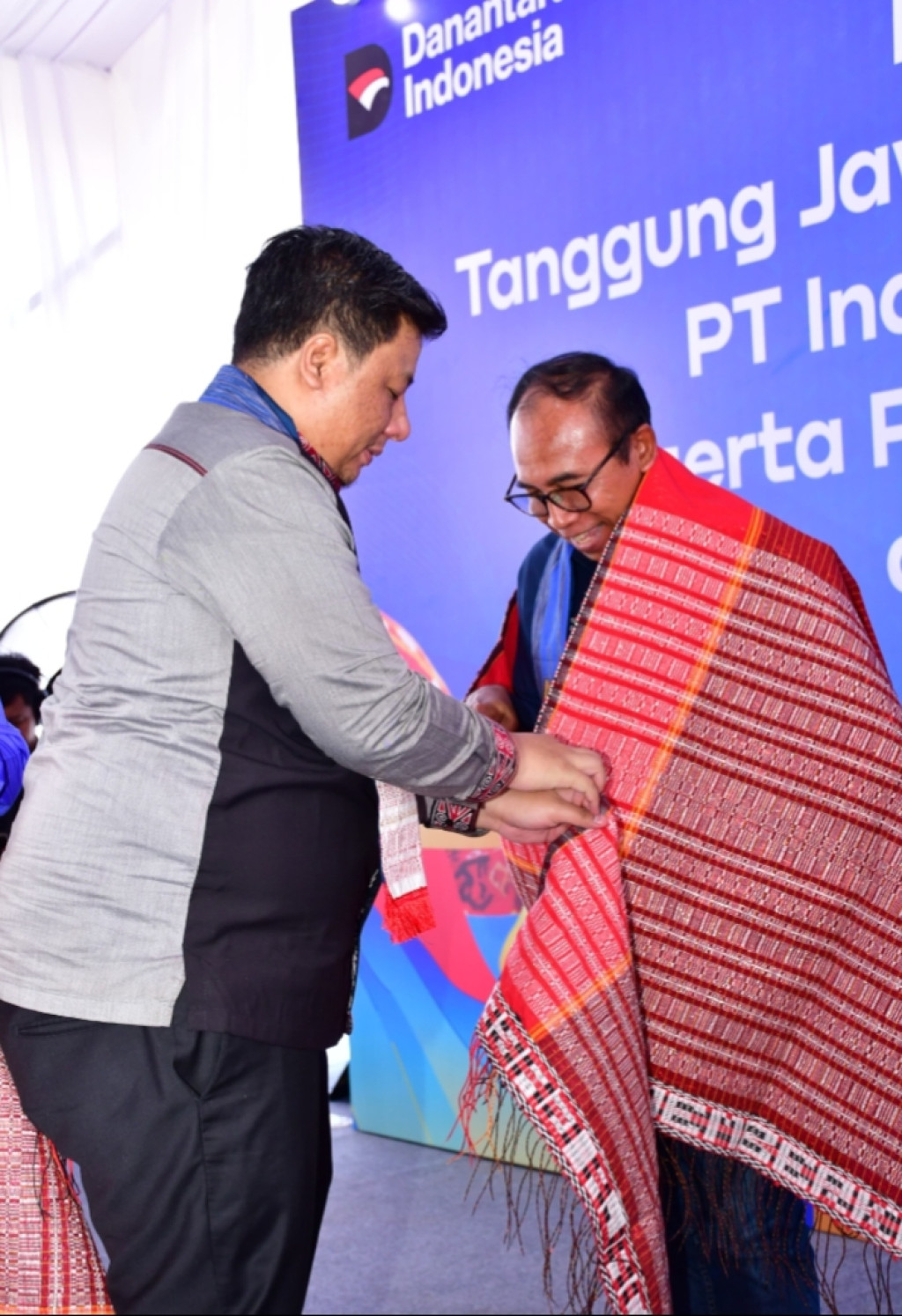 P.T.Inalum Salurkan Bantuan untuk Samosir, Selain di Sektor Pendidikan dan Pelakh UMKM  Juga Beri  1 Unit  mobil tangki