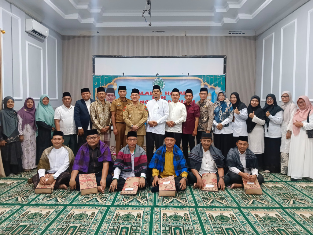 Sekda Binjai Hadiri Halalbihalal dan Tepung Tawar Haji Pengurus MUI Kota Binjai