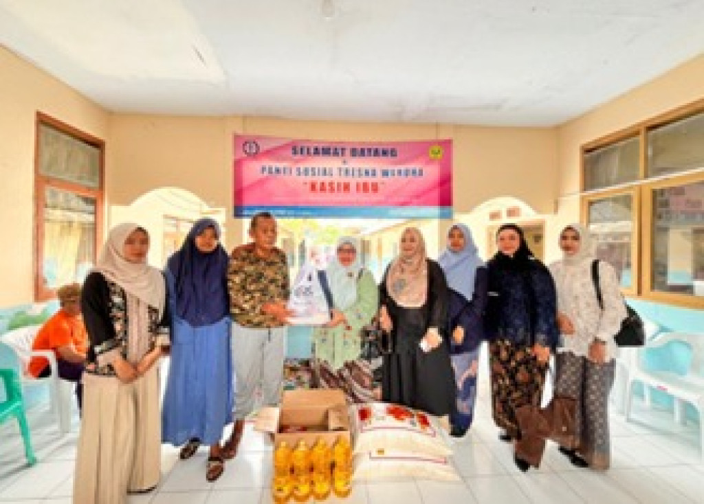 Semangat Kartini, PLN Indramayu Hadirkan Kehangatan bagi Lansia