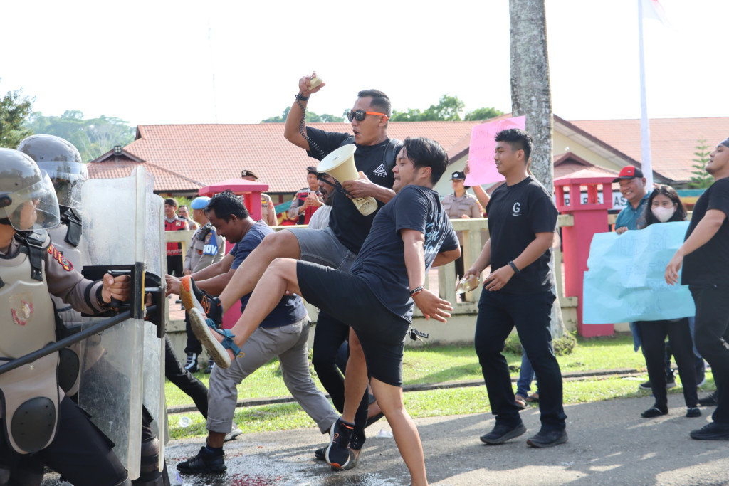Skenario Demo Rusuh hingga Penjarahan Warnai Simulasi Sispam Mako Polres Nias