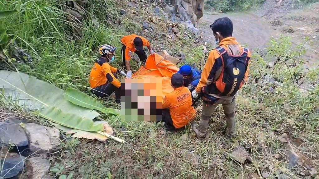 Tim SAR Banyuwangi Temukan Lansia Hilang di Kebun Kelapa dalam Keadaan Meninggal