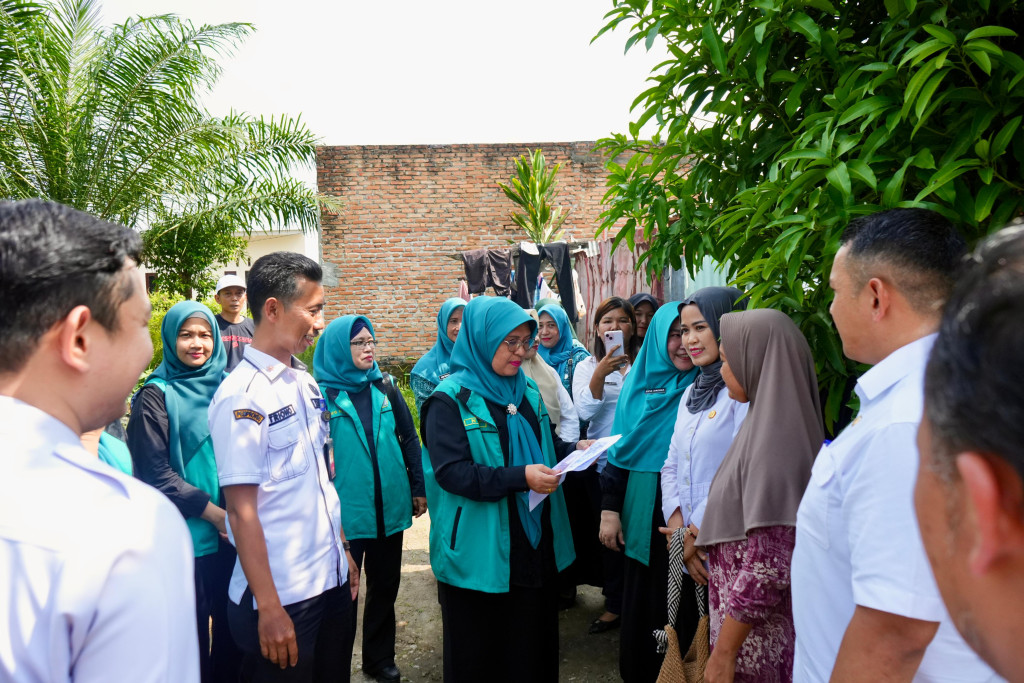 TP PKK Kota Binjai Serahkan Bantuan Rehabilitasi Rumah Sejahtera Terpadu (RST)