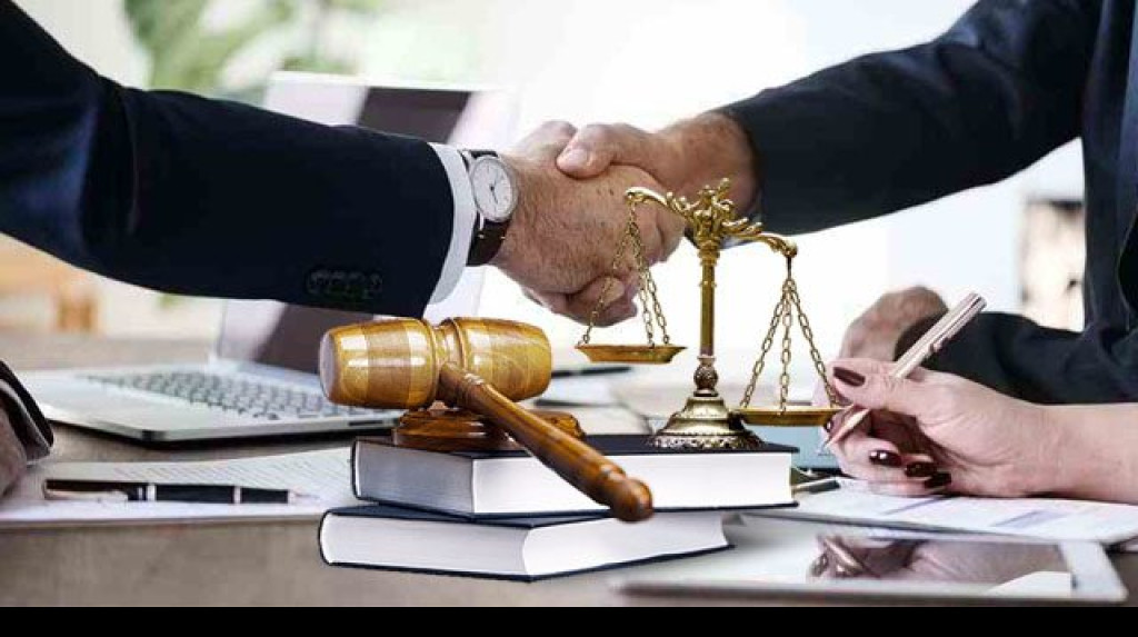 Uji Batas Usia Maksimal Advokat Ditolak, MK Sebut Itu Tantangan Profesional