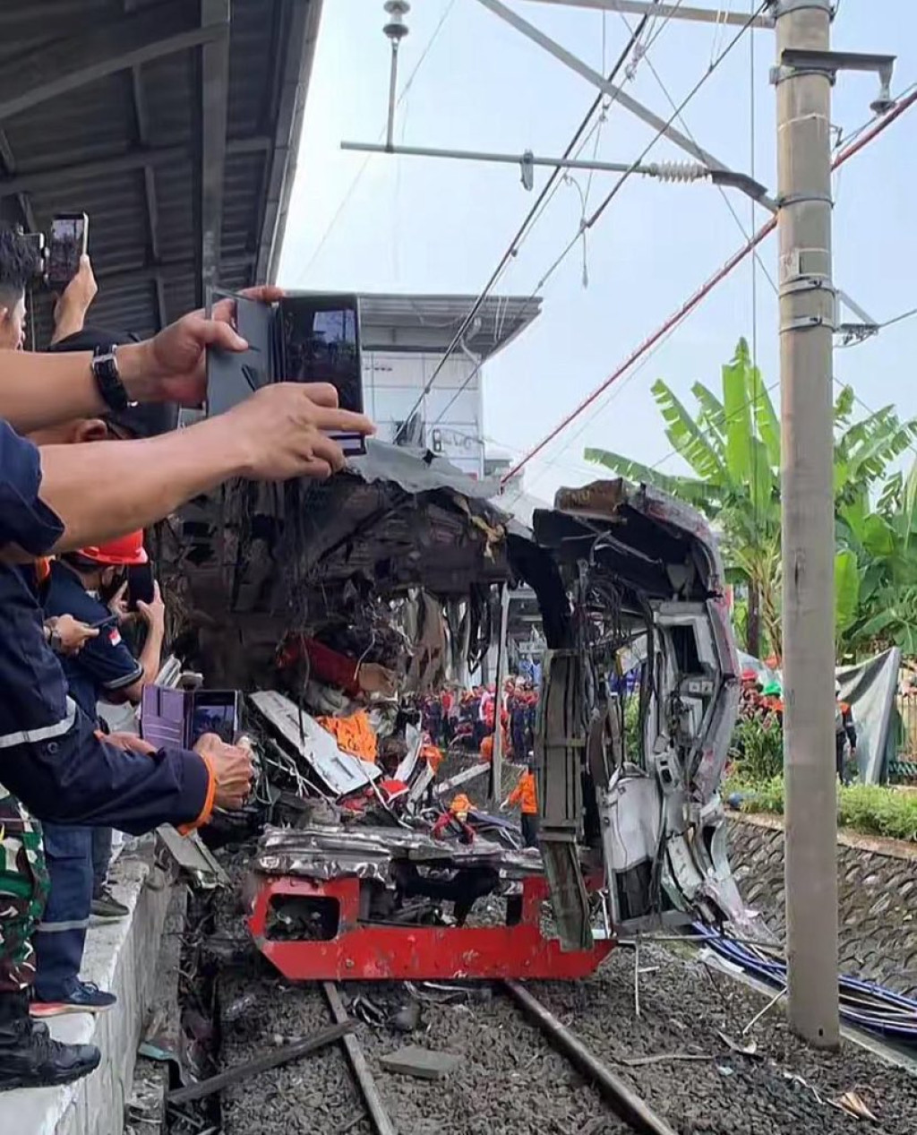Update! 14 Orang Tewas dalam Kecelakaan Kereta Api di Bekasi