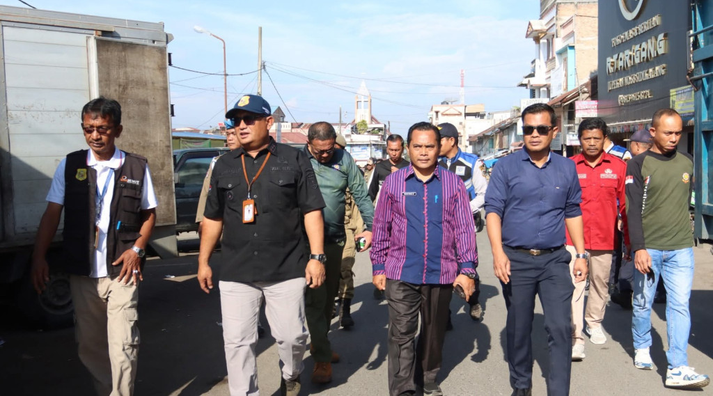 Wabup Dairi Pantau Penataan dan Penertiban Pasar Sidikalang