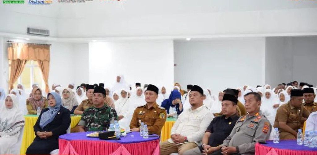 Wakil Bupati Palas Tepung Tawar Calon Jemaah Haji Kabupaten Palas.