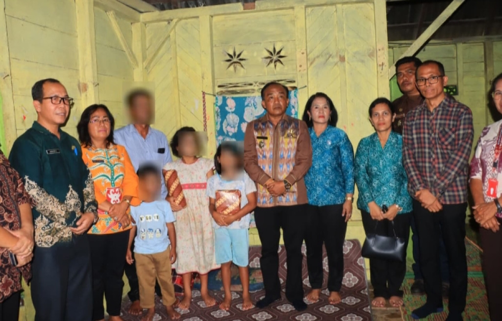 Wakil Bupati Samosir Kunjungi 2 Anak Korban KDRT dan Sampaikan Apresiasi Pada Guru yang Melaporkan Kejadian