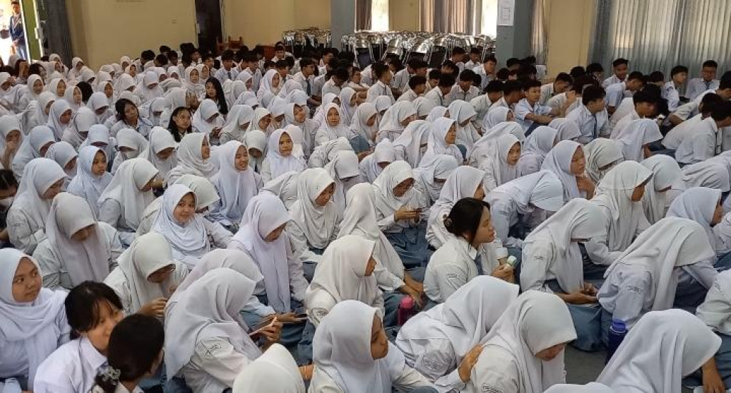 Wakil Bupati Sumedang Jadi Narasumber Pendidikan Politik di SMAN 1 Sumedang