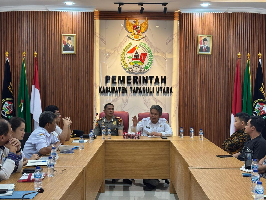 Wakil Bupati Tapanuli Utara Fasilitasi Dialog Dengan Massa Unjukrasa terkait Pencairan Dana Supplier MBG