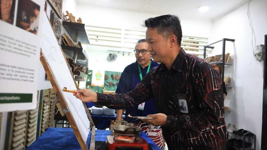 Wujudkan Kemandirian Difabel, PLN UID Jakarta Raya Resmikan "Akademi Batik Tuli's" di Rumah Batik Palbatu