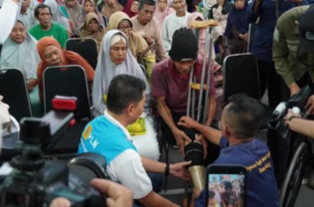 YBM PLN Hadirkan Harapan Baru Lewat Bantuan Kaki Palsu di Sumedang