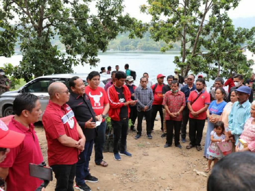 Hadiri Kegiatan Repdem di Pulau Sibandang, Nikson Nababan Sambut Ketua DPD PDIP Sumut