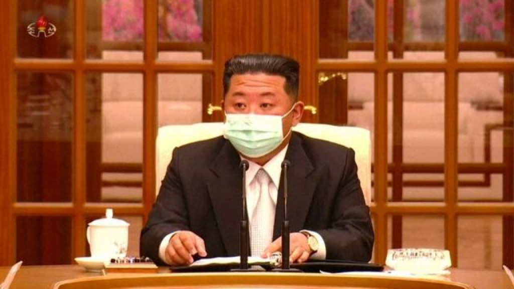 Korea Utara Konfirmasi Kasus 'Pertama', Kim Jong-Un Tampak Kenakan Masker
