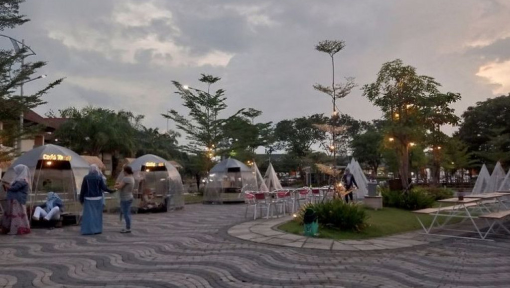 Unik! Tempat Nongkrong di Surabaya Ini Pakai Tenda Dome