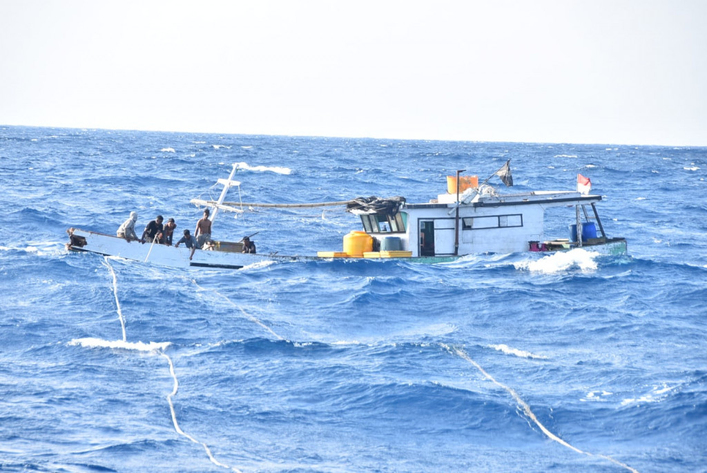Bakamla RI Evakuasi Korban Kapal Mati Mesin di Perairan Pulau Rote
