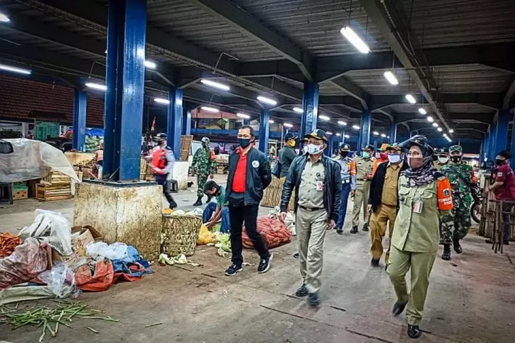 Upaya Pemerintah Jaksel Menata Pedagang Kaki Lima di Sekitar Lokbin Pasar Minggu