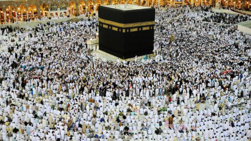 Jemaah Haji Indonesia Dikepung Suhu Udara 44°C dan Ancaman Dehidrasi