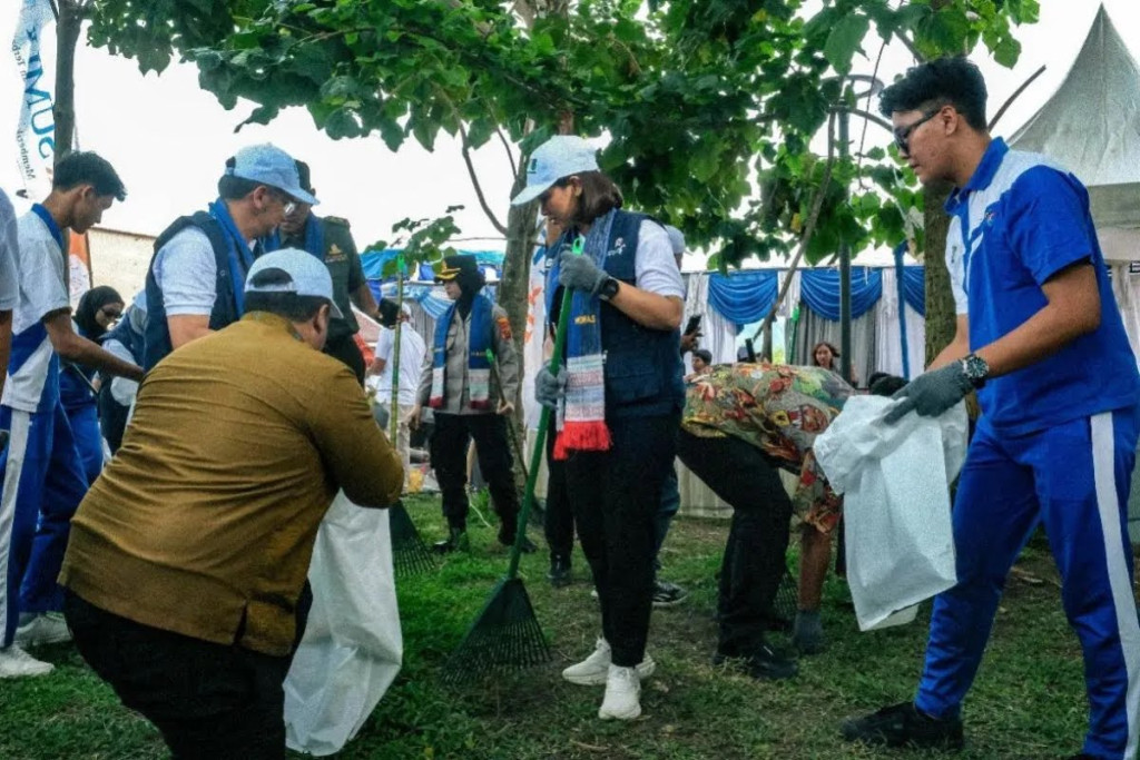 Lewat Aksi GWB, Kemenpar Kembali Inisiasi Bersihkan Danau Toba