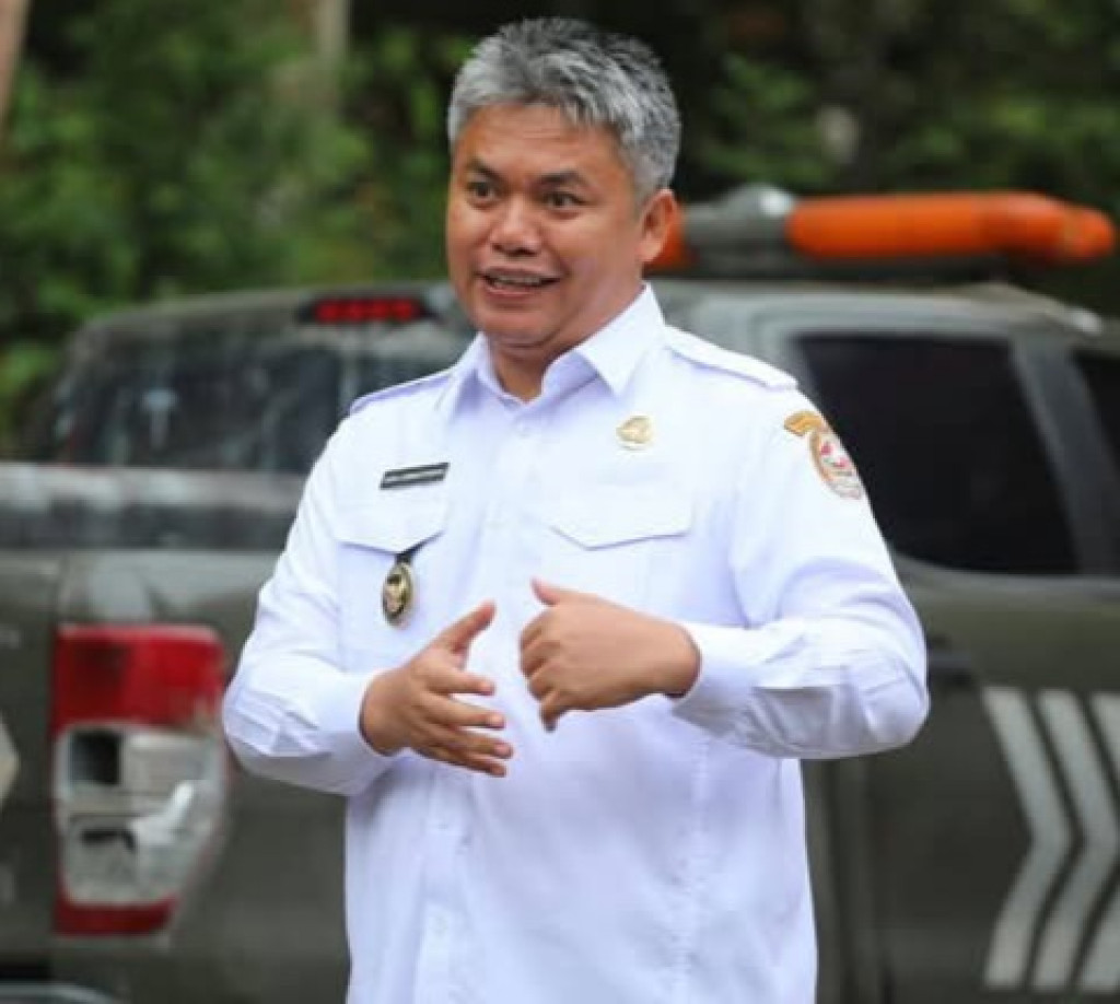 Wakil Bupati Tapanuli Utara Dr Deni P Lumbantoruan, Pimpin Apel Pagi di Kantor Camat Simangumban